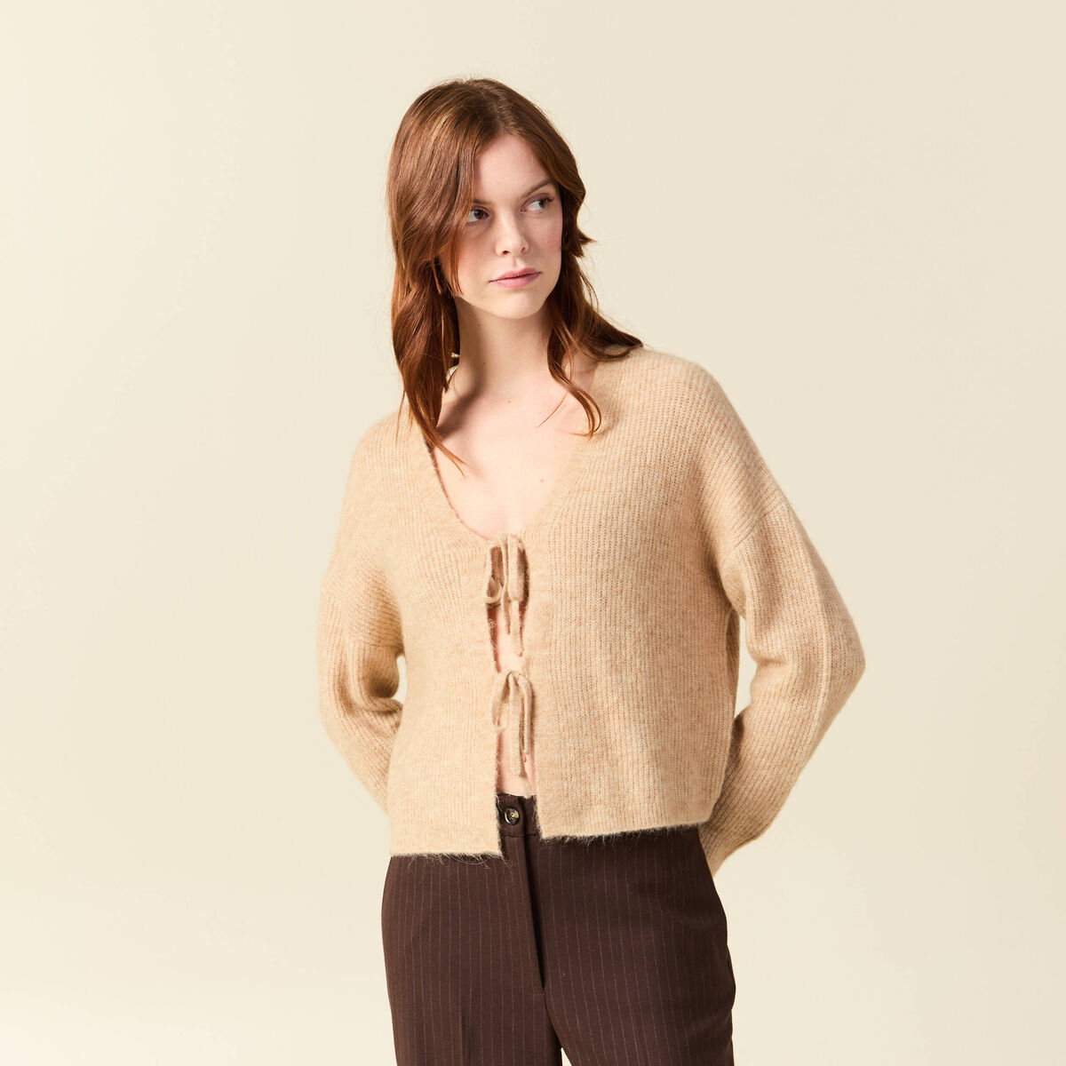 Gilet col V manches longues n&oelig;uds beige femme