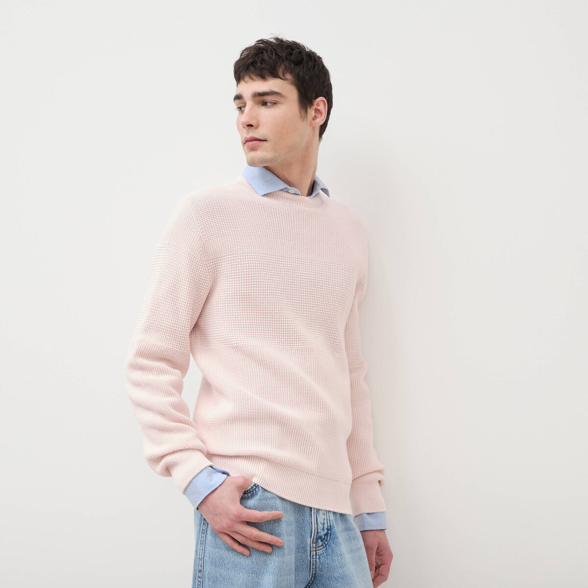 Pull col rond manches longues en coton rose poudr&eacute;e homme