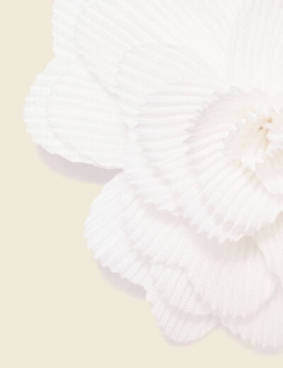 Broche fleur plissée ecru femme