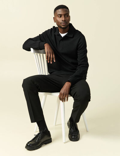 Polo cintr&eacute; manches longues en coton noir homme
