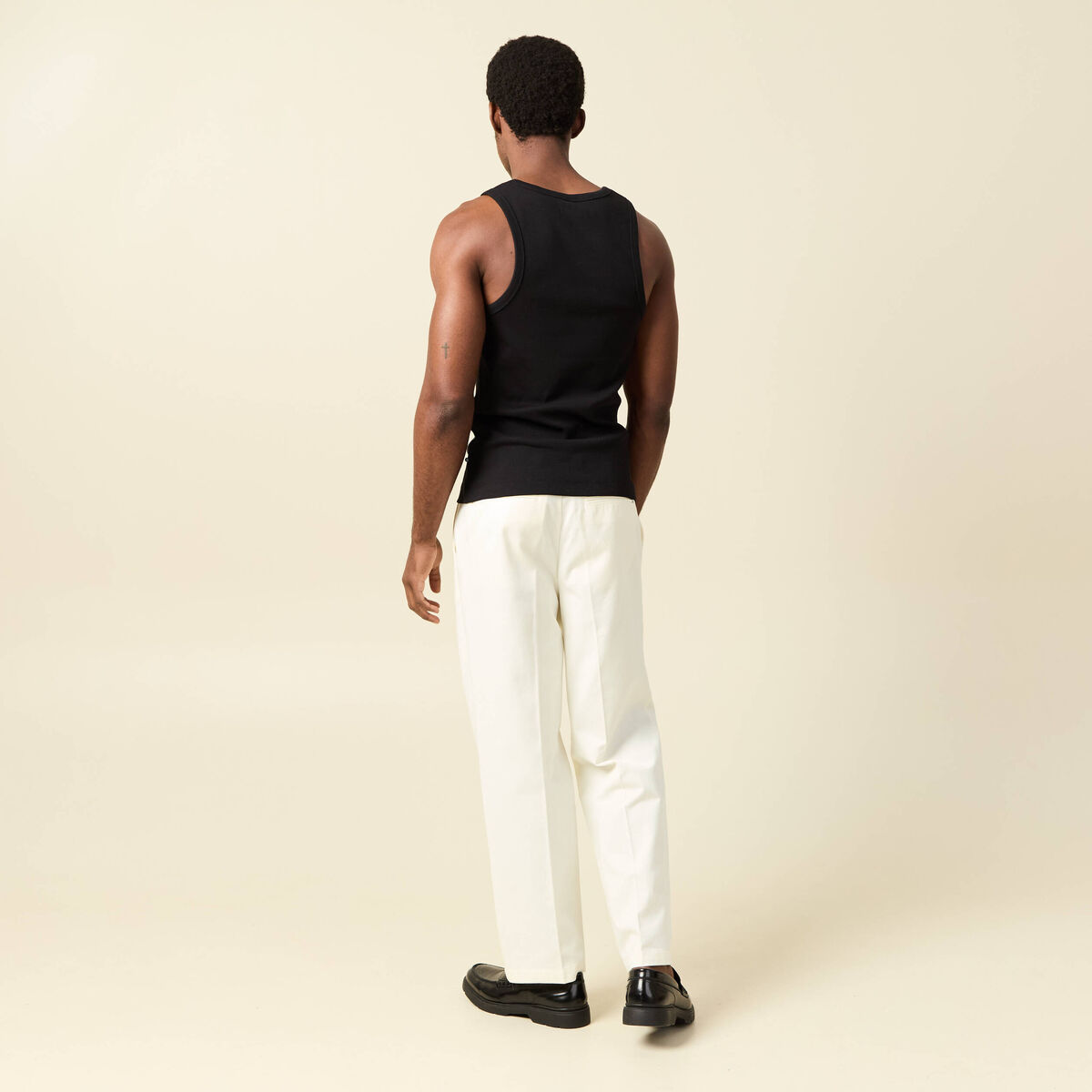 D&eacute;bardeur cintr&eacute; col rond sans manches noir homme