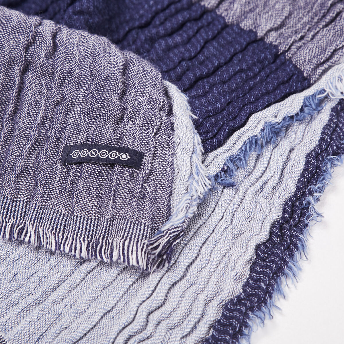 Foulard effet froiss&eacute; bleu marine homme