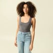 D&eacute;bardeur cintr&eacute; d&eacute;collet&eacute; sans manches gris fonc&eacute; femme