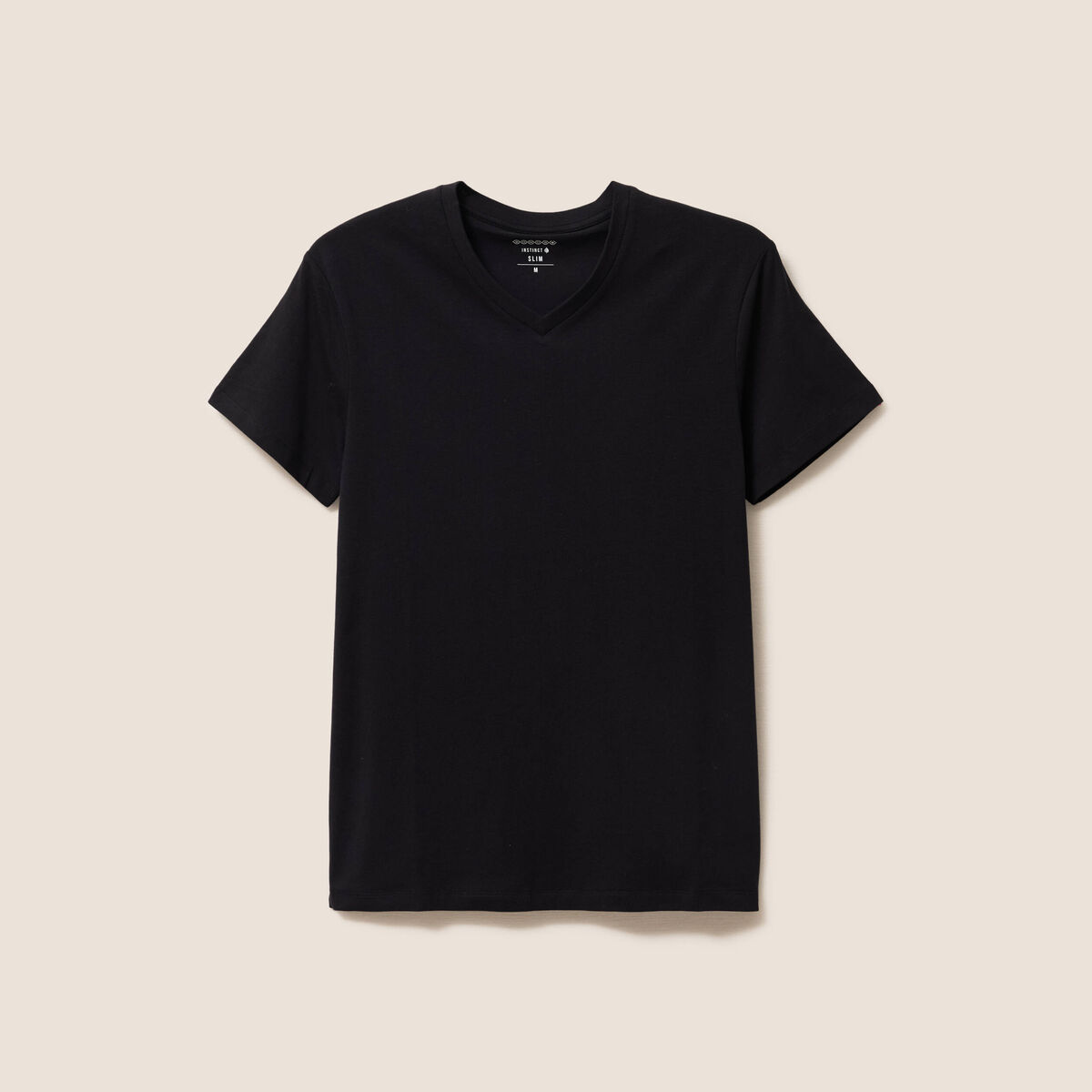 T-shirt ajust&eacute; col v manches courtes noir homme
