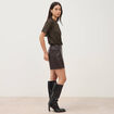 Jupe-short en similicuir doubl&eacute;e marron fonc&eacute; femme