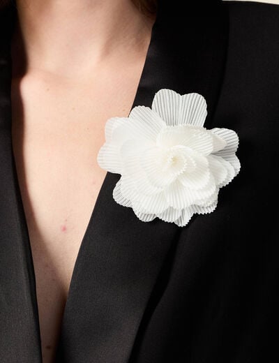 Broche fleur plissée ecru femme