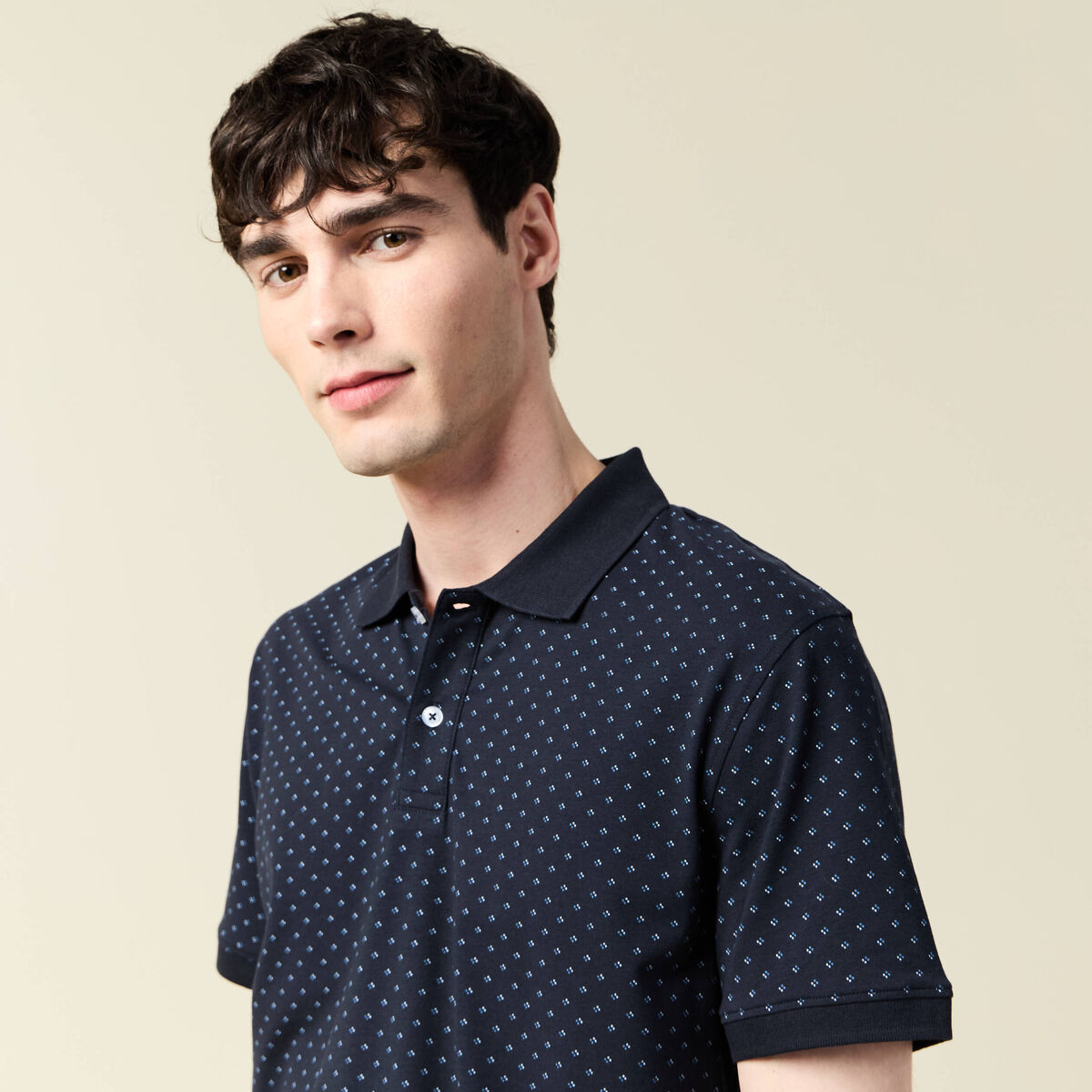 Polo cintr&eacute; manches courtes col polo bleu homme