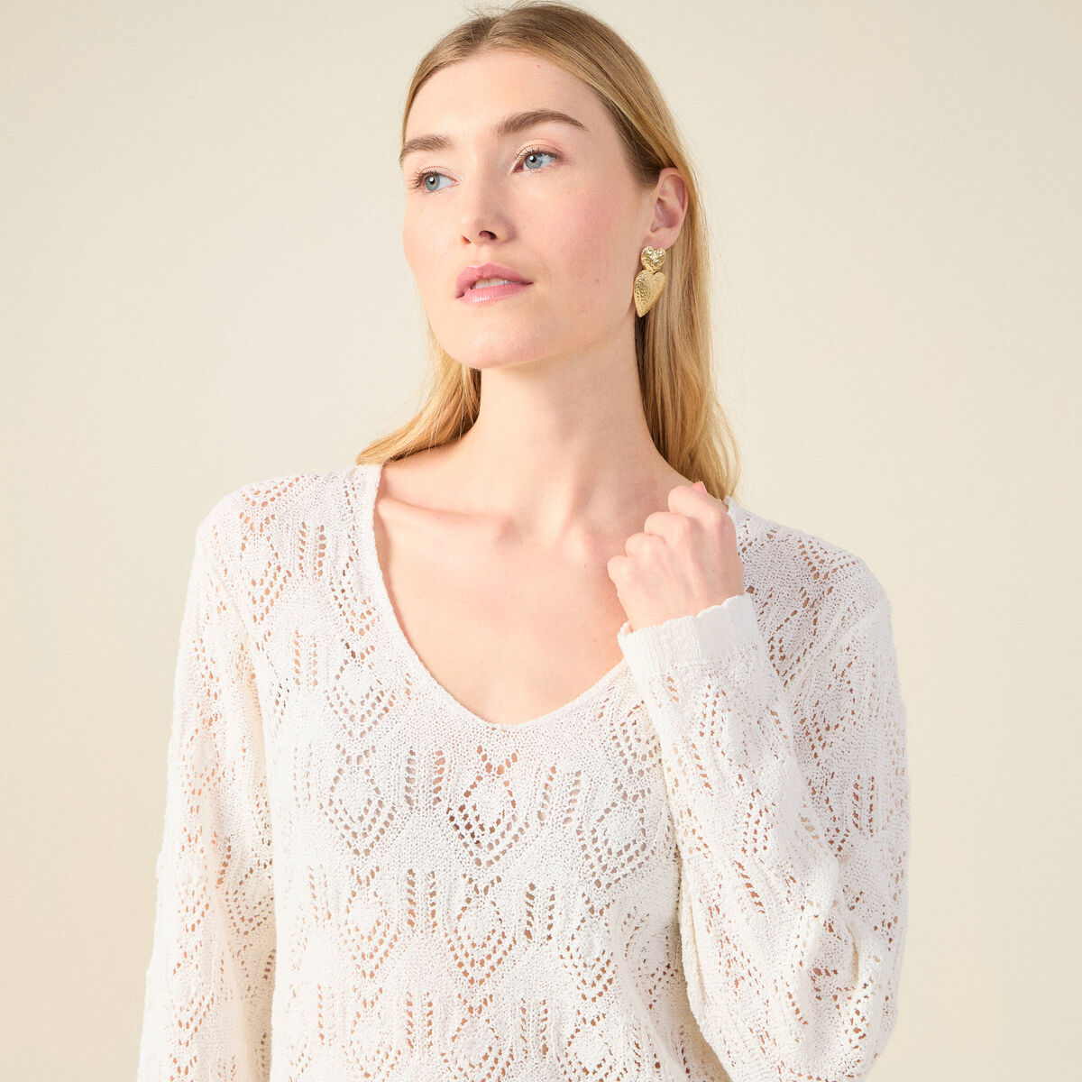 Pull ajour&eacute; col v manches longues ecru femme