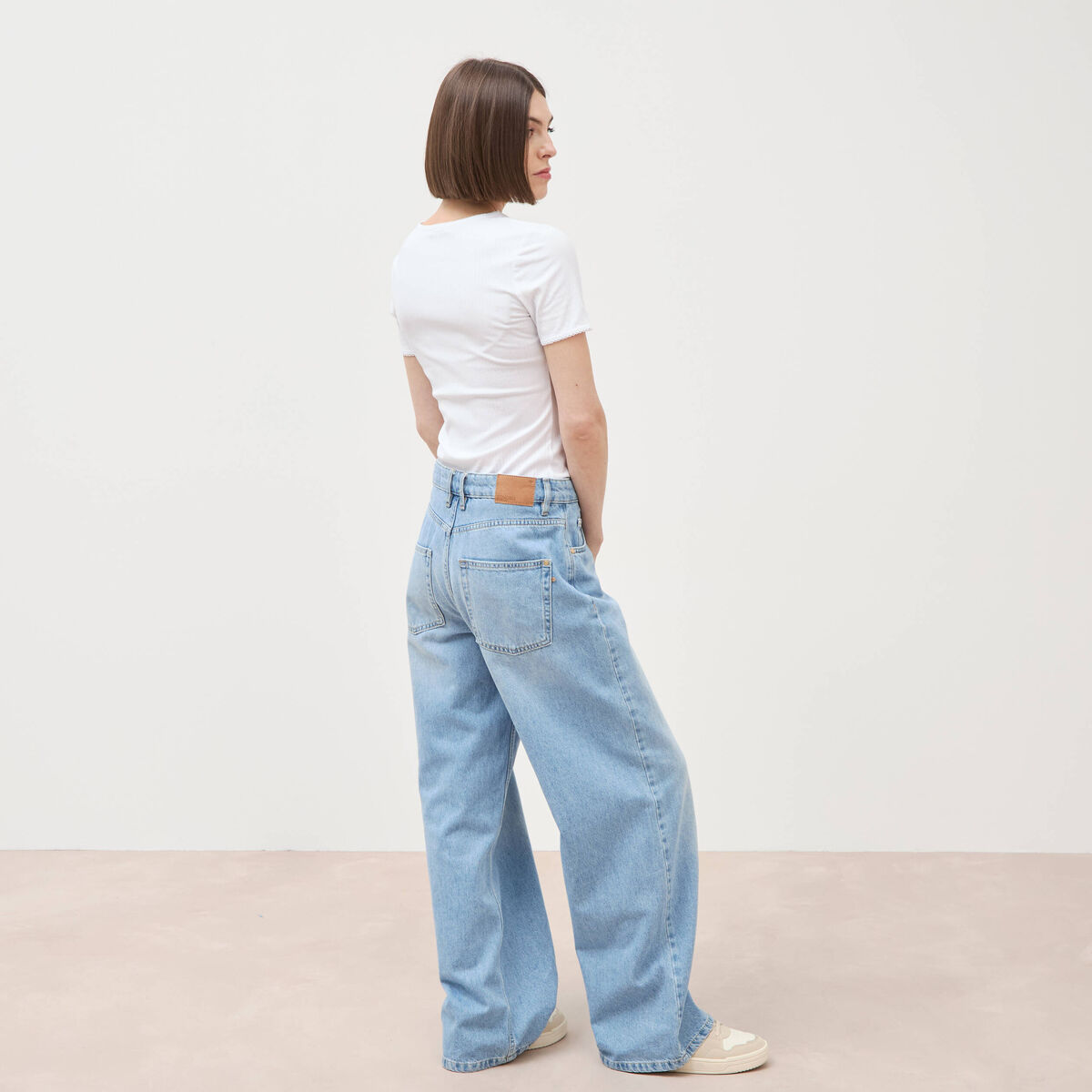 Jeans loose taille standard en coton denim bleach femme