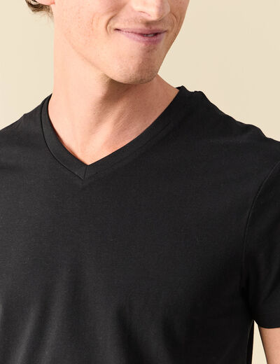 T-shirt ajust&eacute; col v manches courtes noir homme