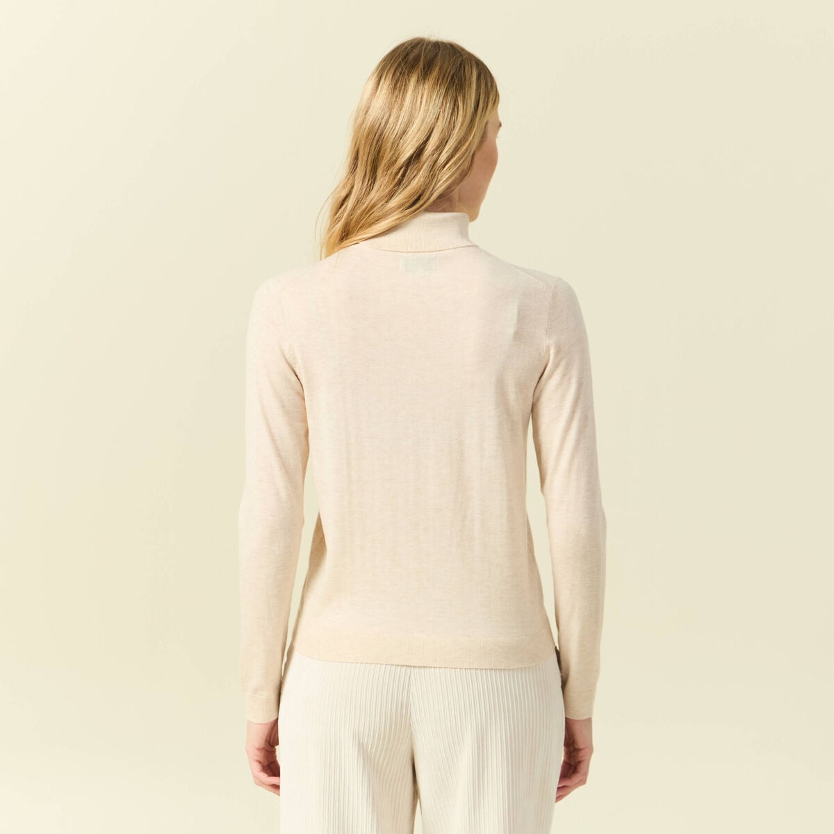 Pull fin col roul&eacute; manches longues creme femme