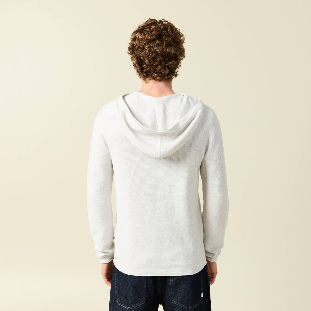 Pull fin en coton &agrave; capuche ecru homme