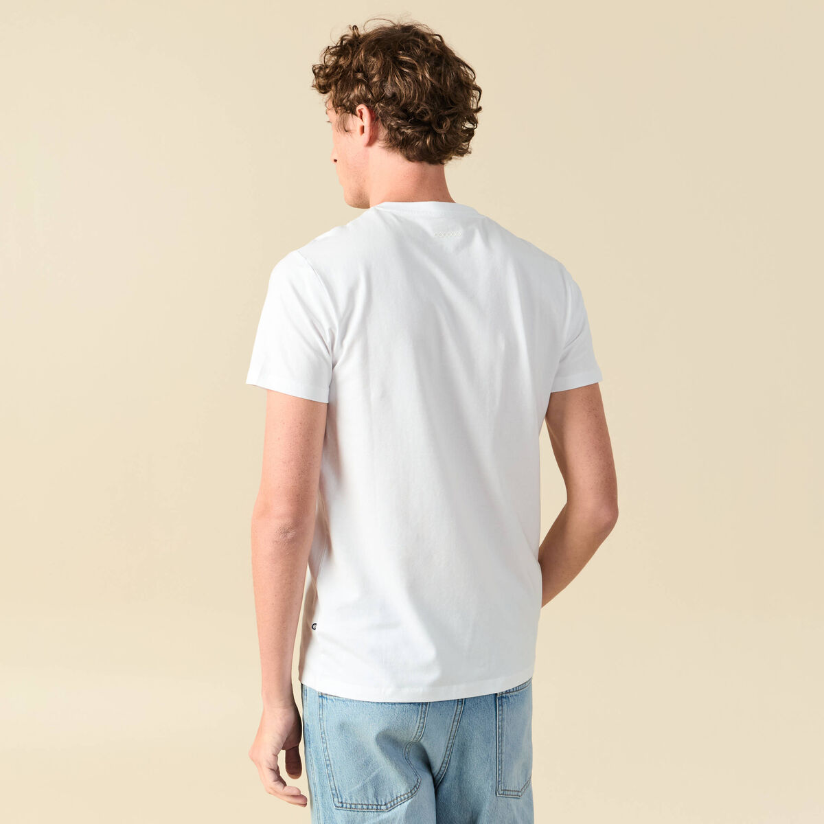 T-shirt ajust&eacute; col v manches courtes blanc homme