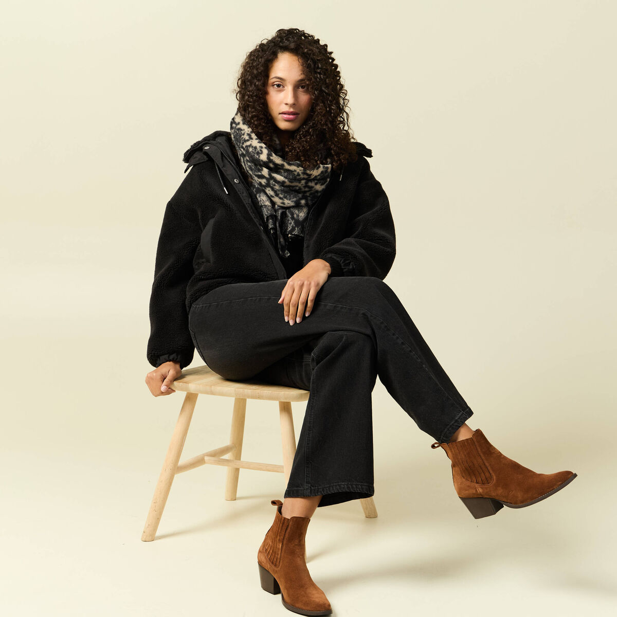 Pull manches longues col rond &agrave; sequins noir femme