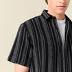Chemise ray&eacute;e manches courtes noir homme