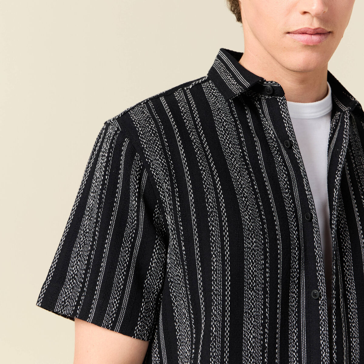 Chemise ray&eacute;e manches courtes noir homme