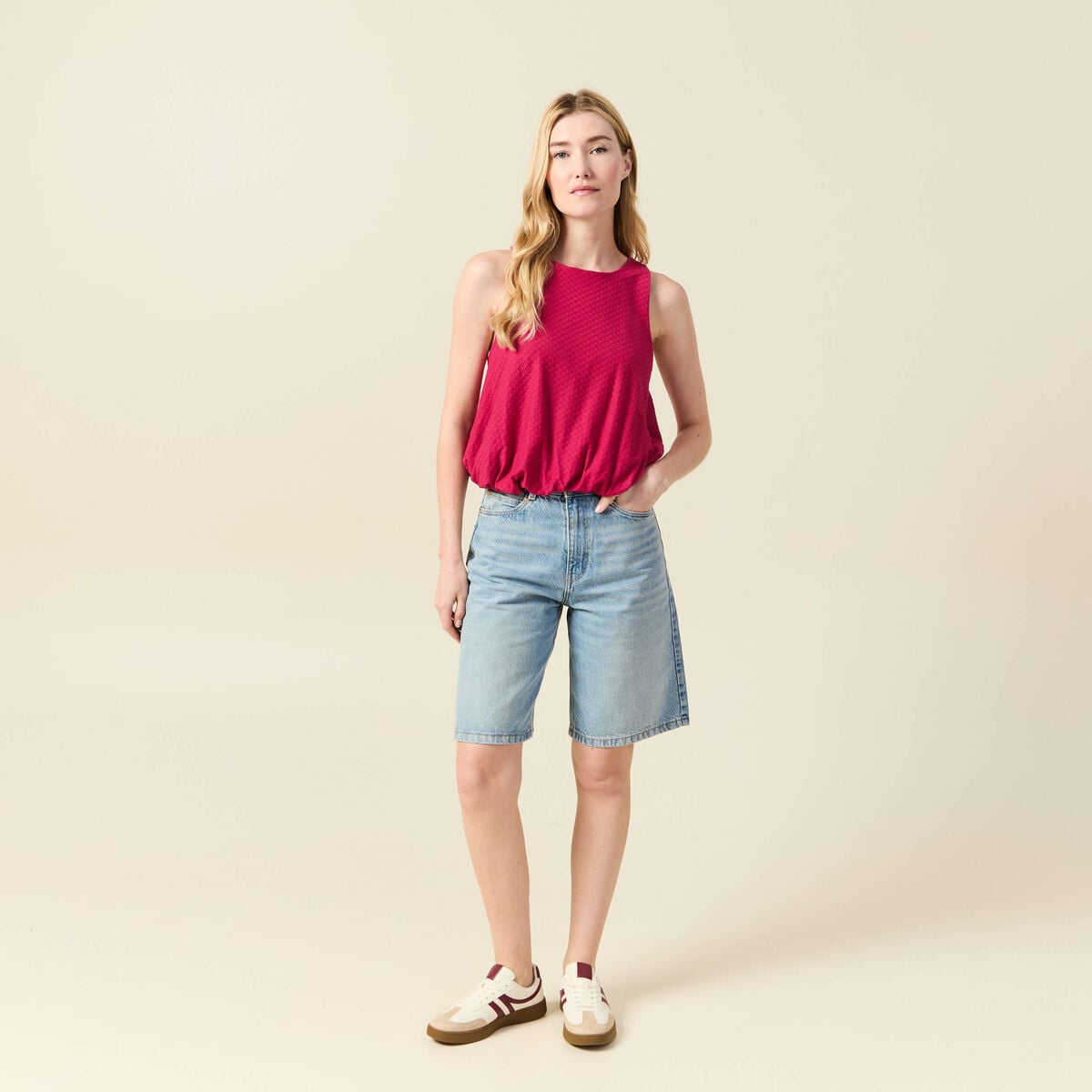 D&eacute;bardeur sans manches rose framboise femme
