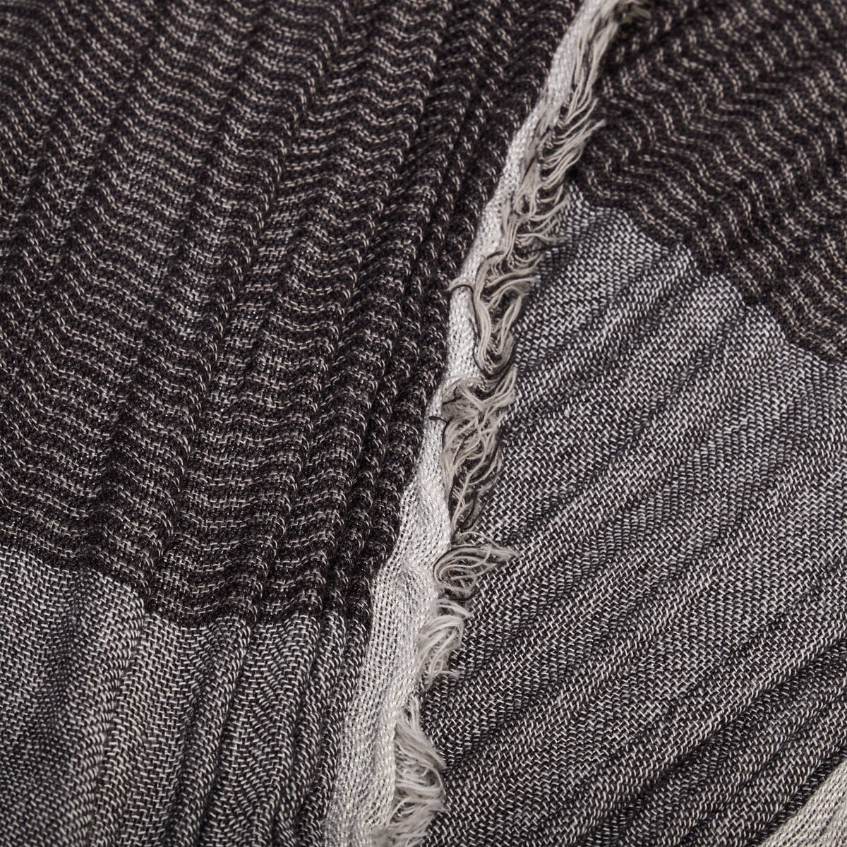 Foulard froiss&eacute; noir homme