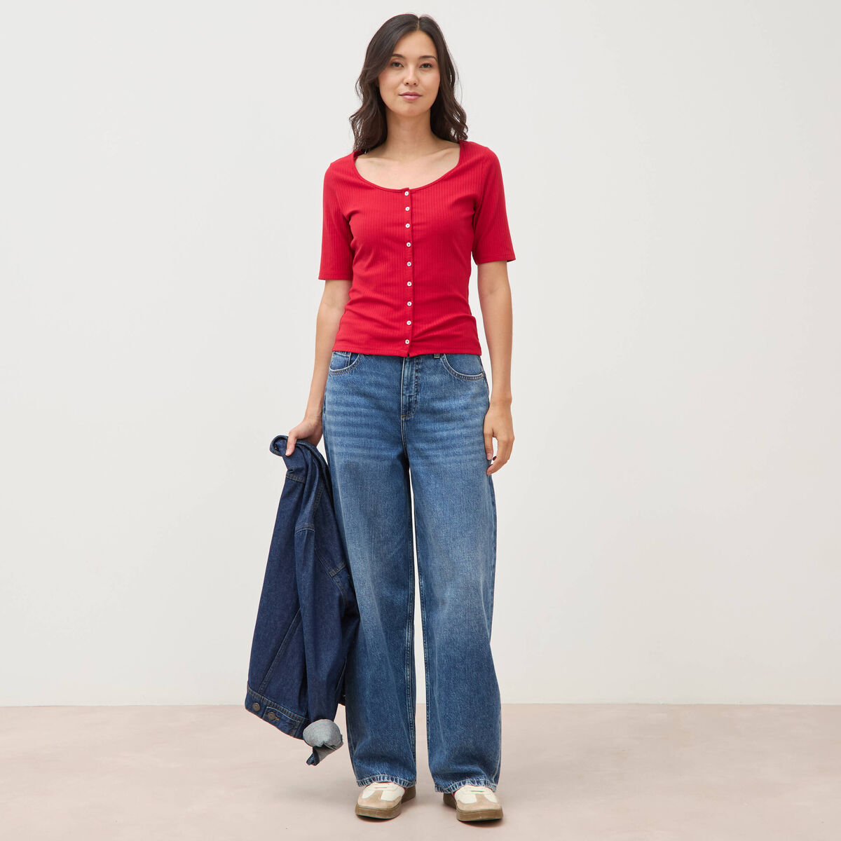 T-shirt c&ocirc;tel&eacute; ajust&eacute; manches courtes rouge femme