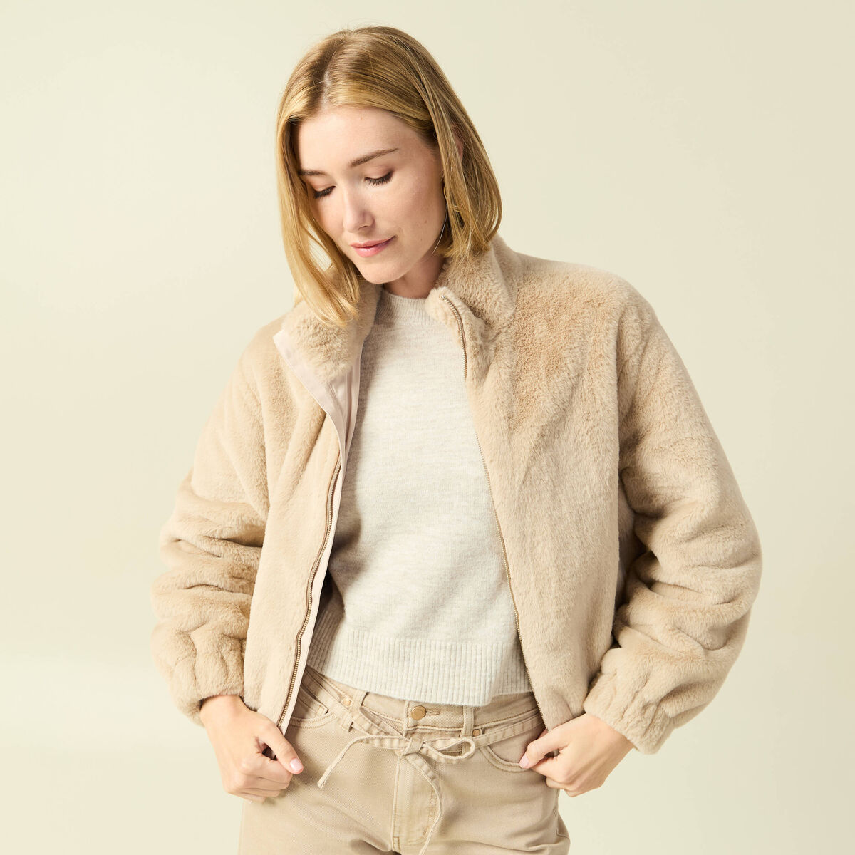 Veste droite courte col montant beige femme