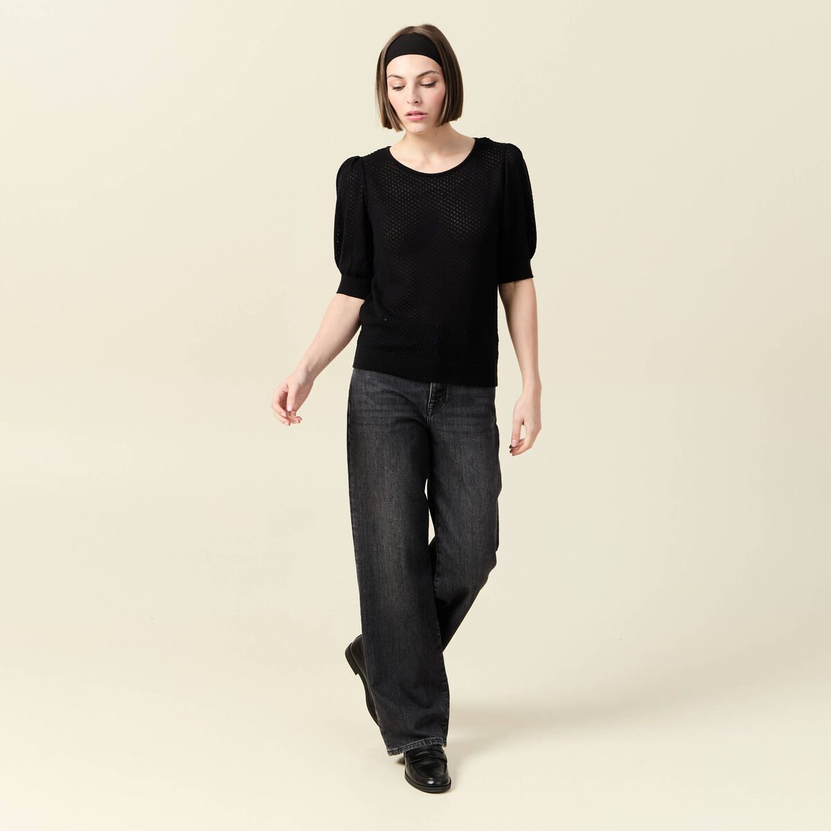 Pull manches courtes ajour&eacute; noir femme