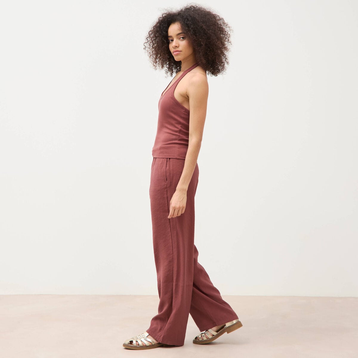 D&eacute;bardeur d&eacute;collet&eacute; brassi&egrave;re int&eacute;gr&eacute;e marron cognac femme