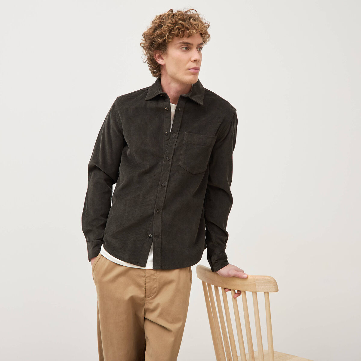 Chemise col classique en velours vert kaki homme
