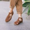 Sandales plates métallisées beige femme