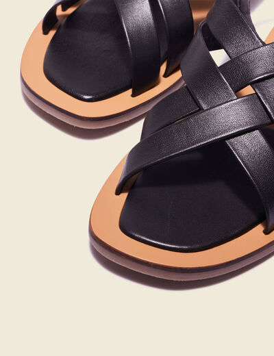 Sandales plates en cuir noir femme