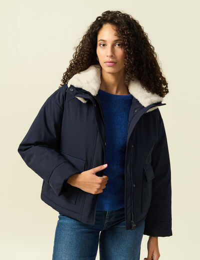 Manteau droit court col classique bleu fonc&eacute; femme