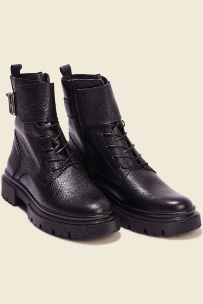 Bottines plates en cuir noir femme