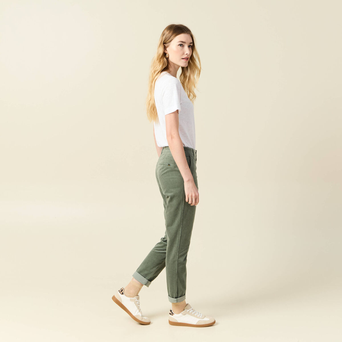 Pantalon chino velours c&ocirc;tel&eacute; vert kaki femme