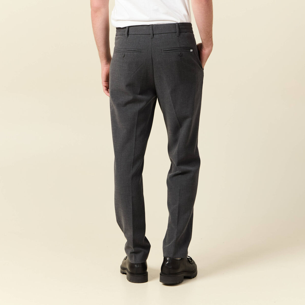 Pantalon droit longueur 32 gris fonc&eacute; homme