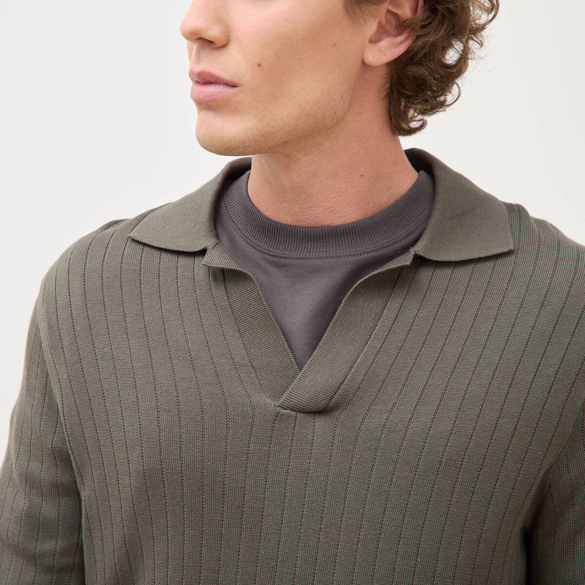 Pull manches longues vert fonc&eacute; homme