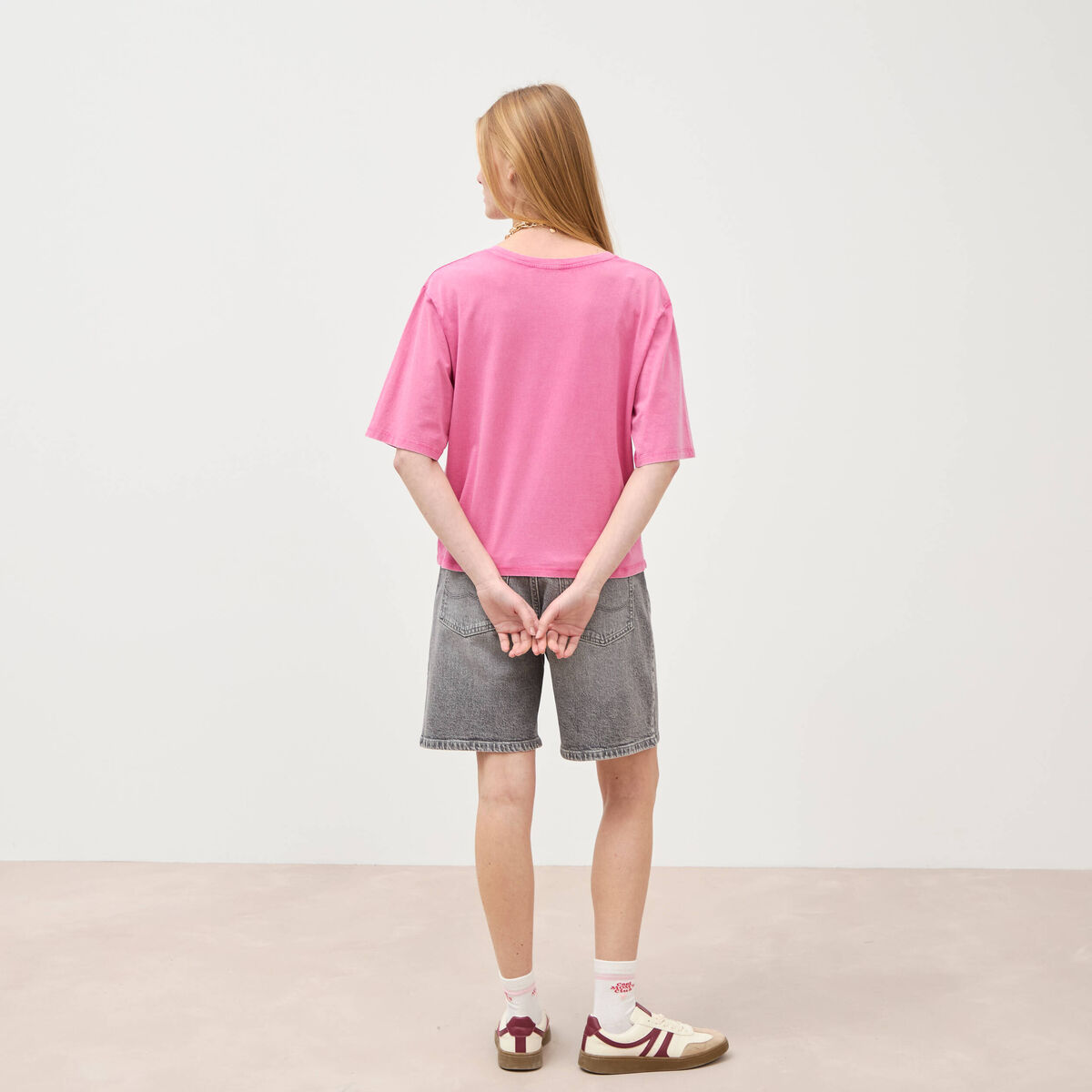 T-shirt col v manches courtes en coton rose framboise femme