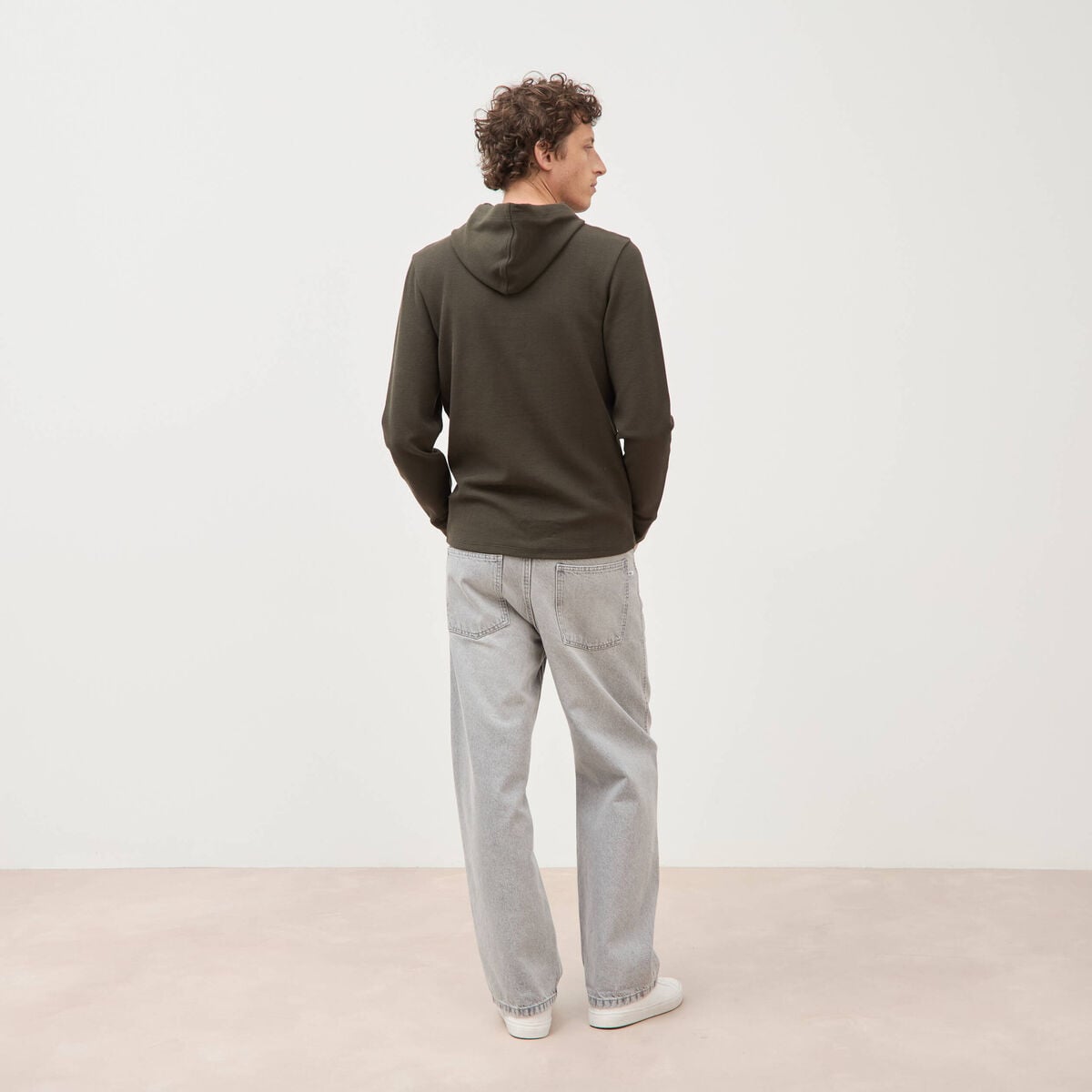 T-shirt &agrave; capuche vert kaki homme