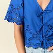 Blouse manches courtes brodée bleu electrique femme