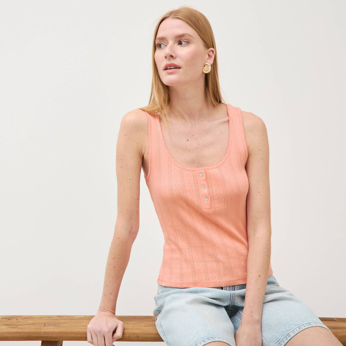 D&eacute;bardeur droit court col rond rose corail femme