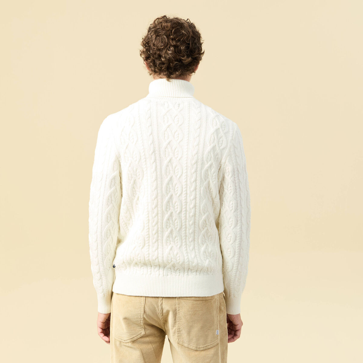 Tricot col montant ecru homme