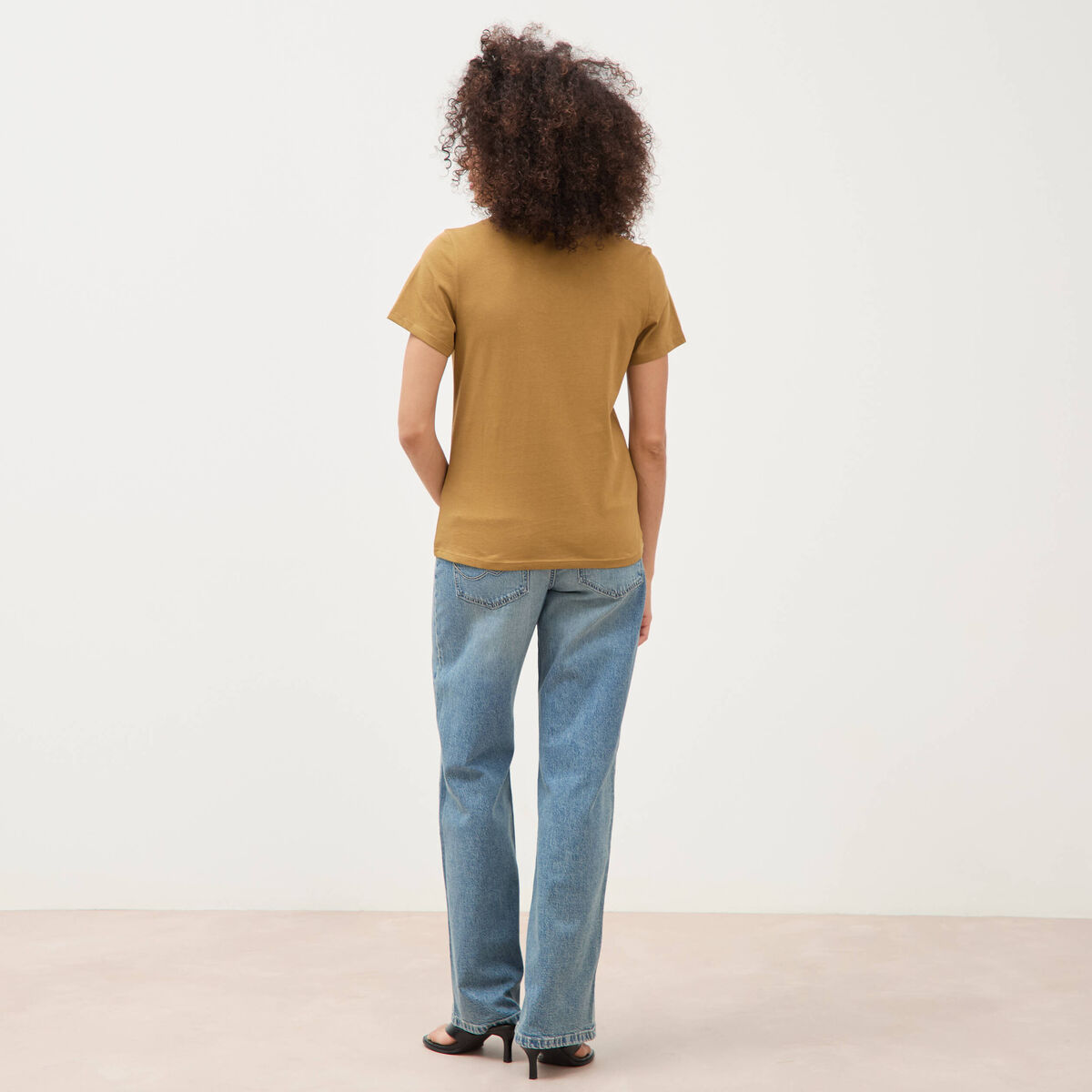 T-shirt cintr&eacute; col rond manches courtes camel femme