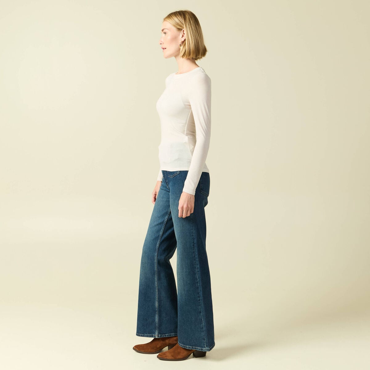 T-shirt cintr&eacute; manches longues col rond creme femme