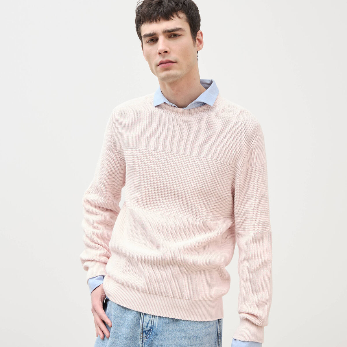 Pull col rond manches longues en coton rose poudr&eacute;e homme