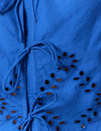 Blouse manches courtes brodée bleu electrique femme