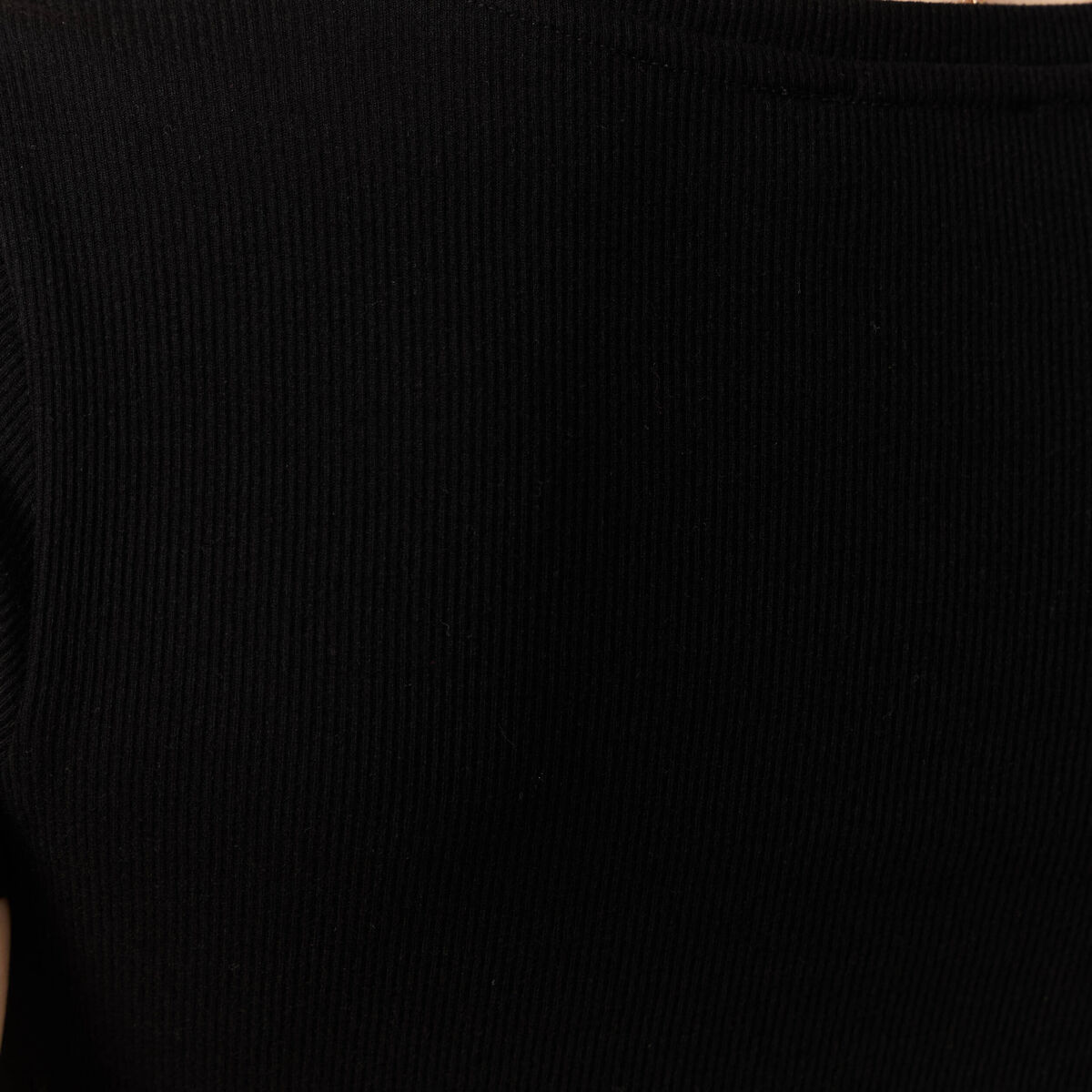 T-shirt ajusté col V manches courtes noir femme