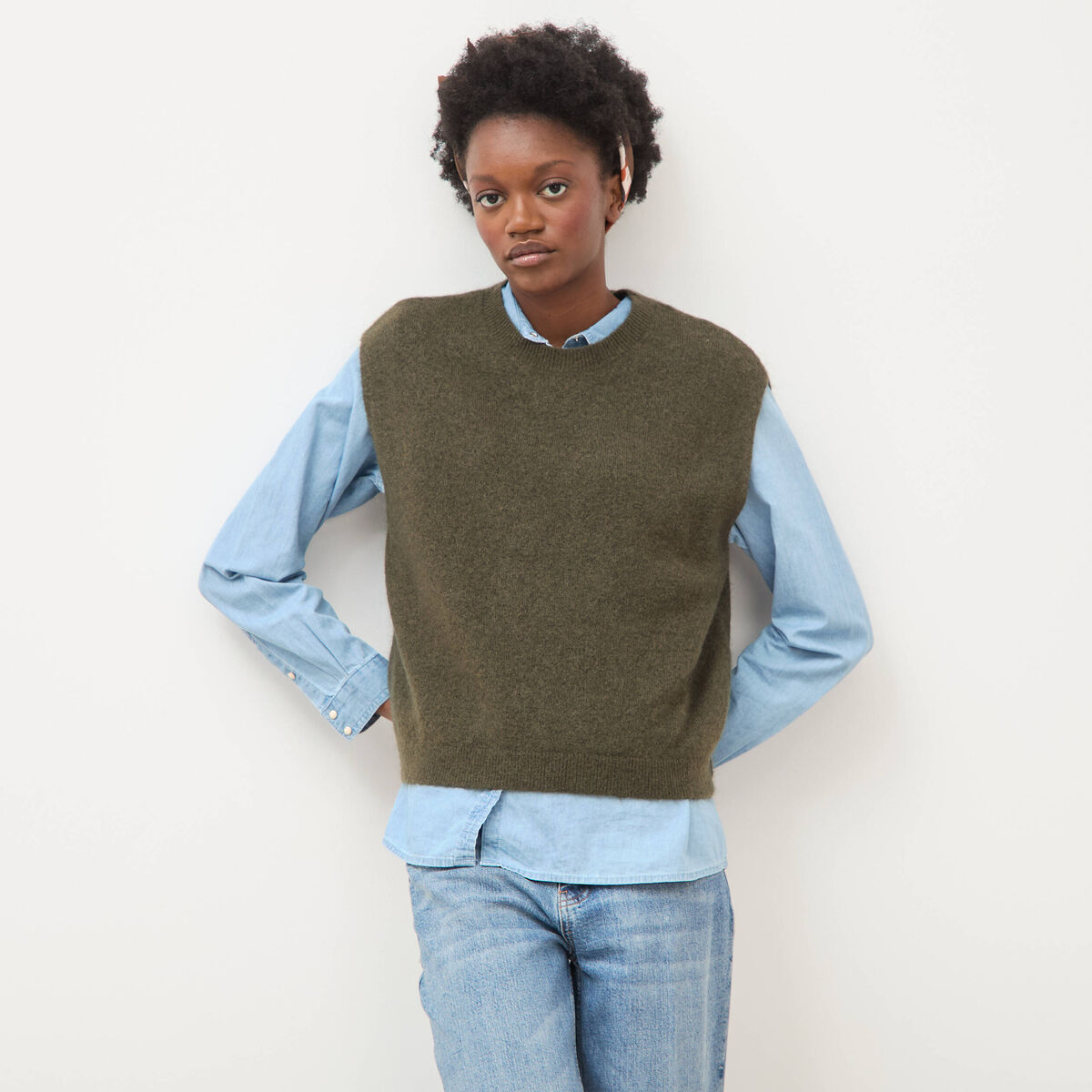 Pull droit court sans manches col rond vert olive femme