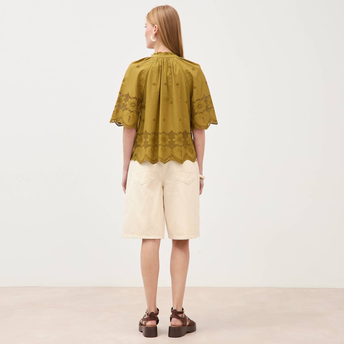 Blouse en coton manches courtes dentelle vert kaki femme