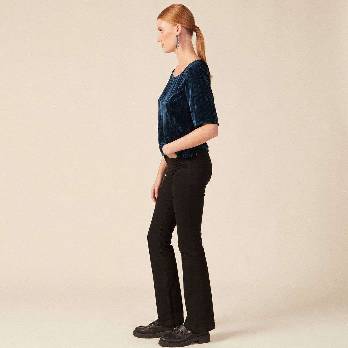 Blouse ajust&eacute;e manches courtes velours bleu canard femme