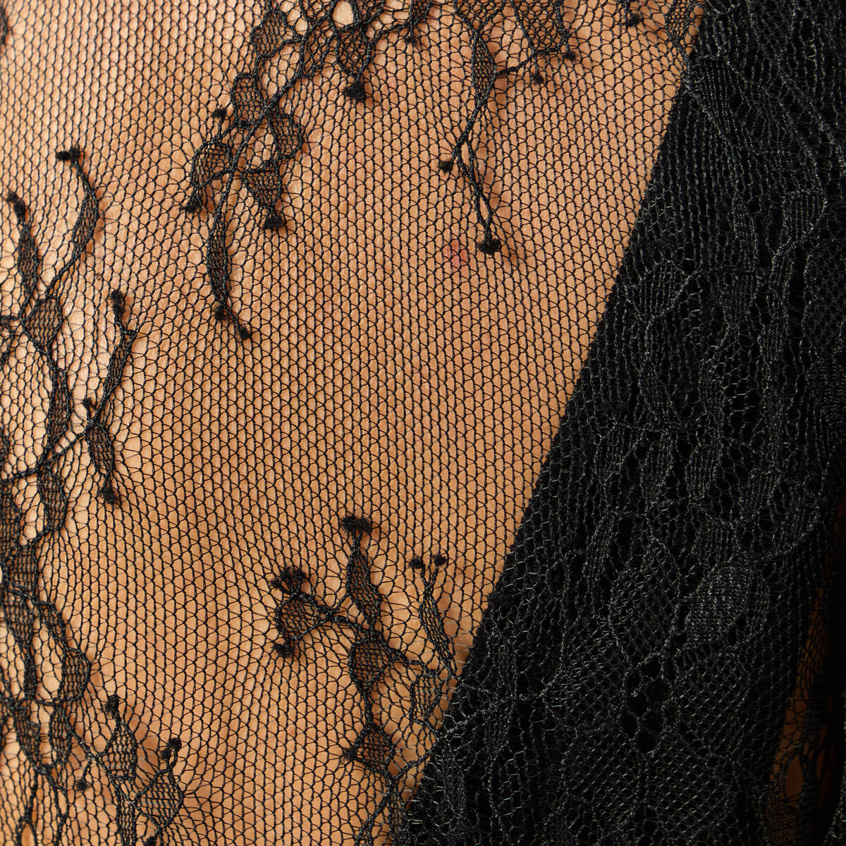 Chemise en dentelle manches longues noir femme