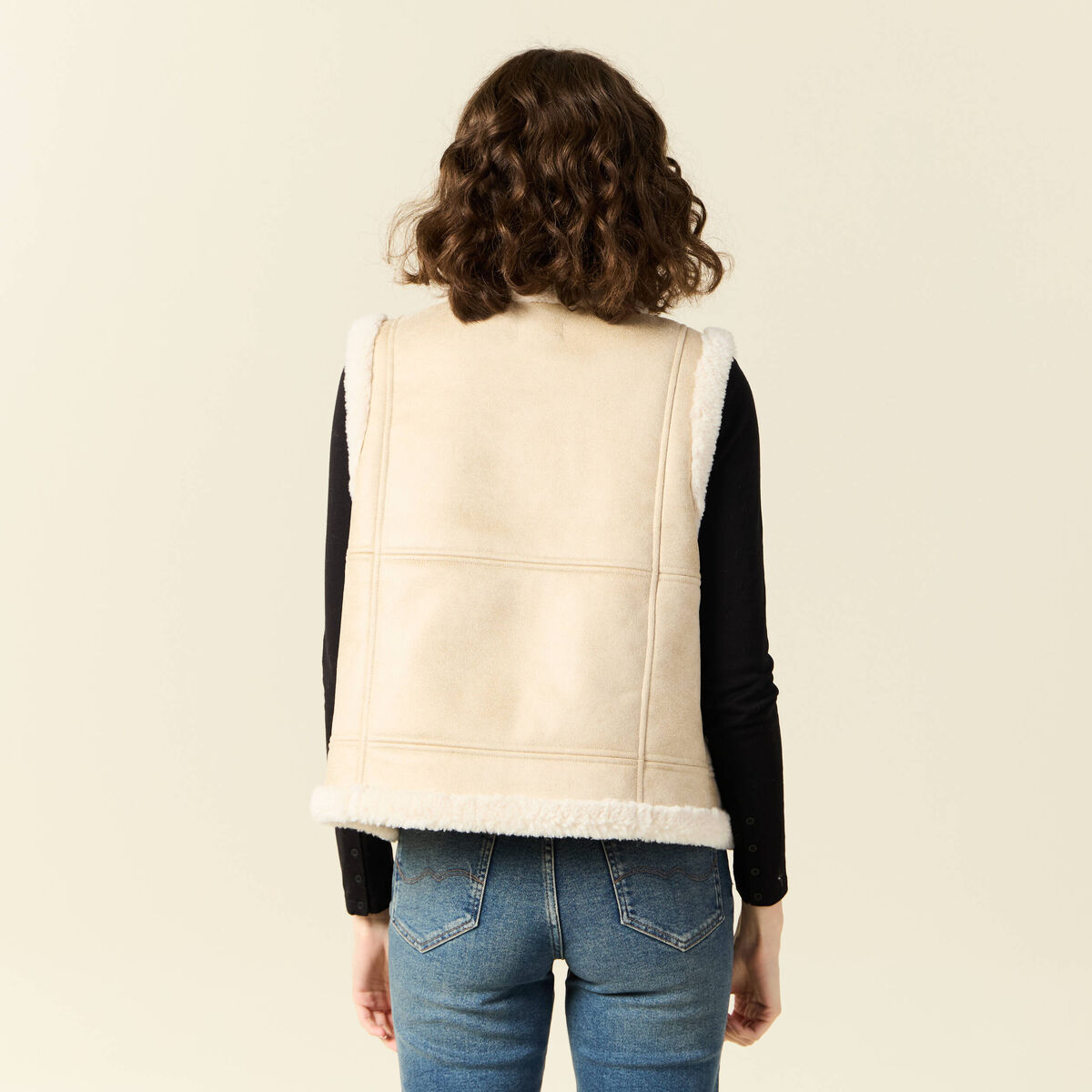 Veste su&eacute;dine sans manches creme femme