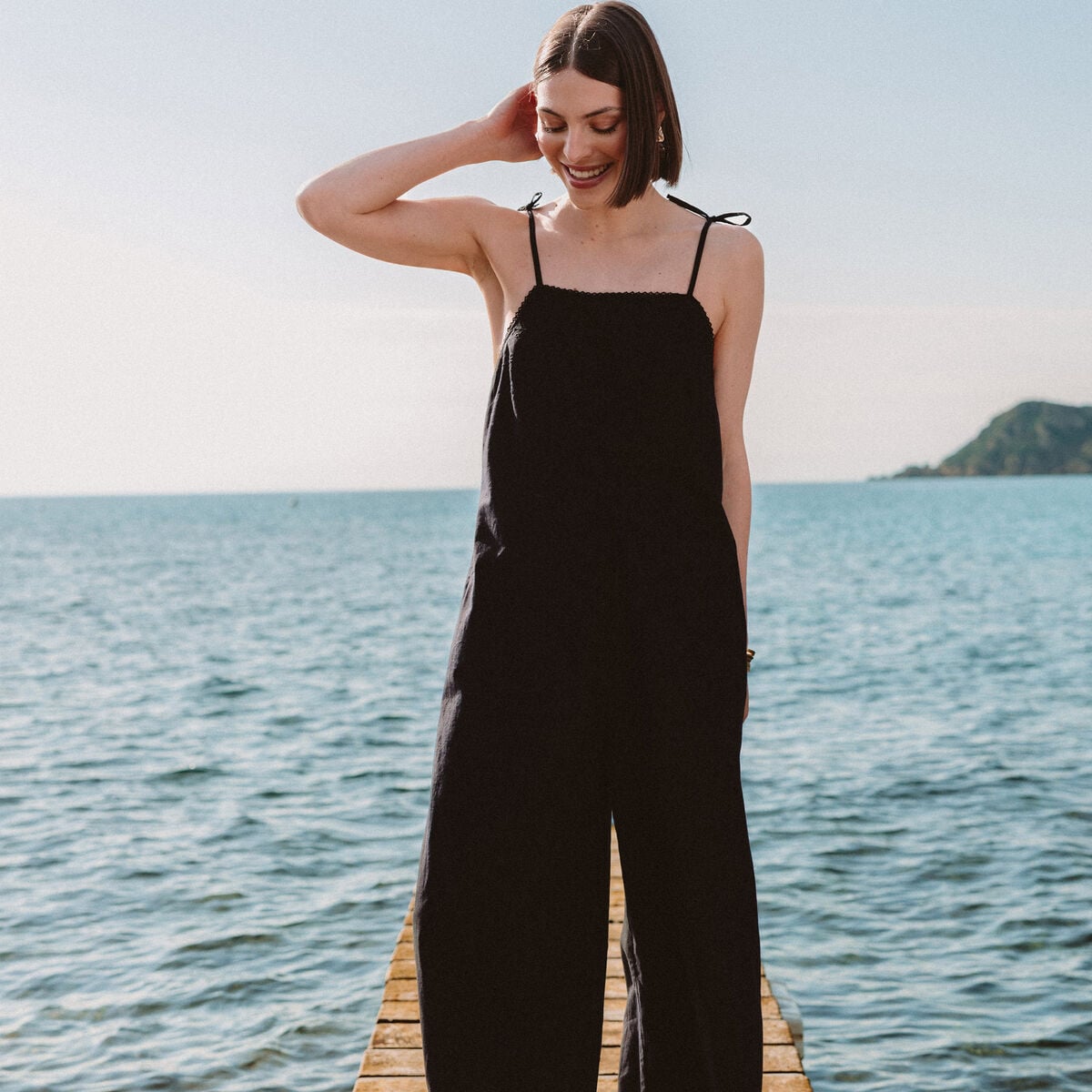Combinaison salopette col carr&eacute; noir femme